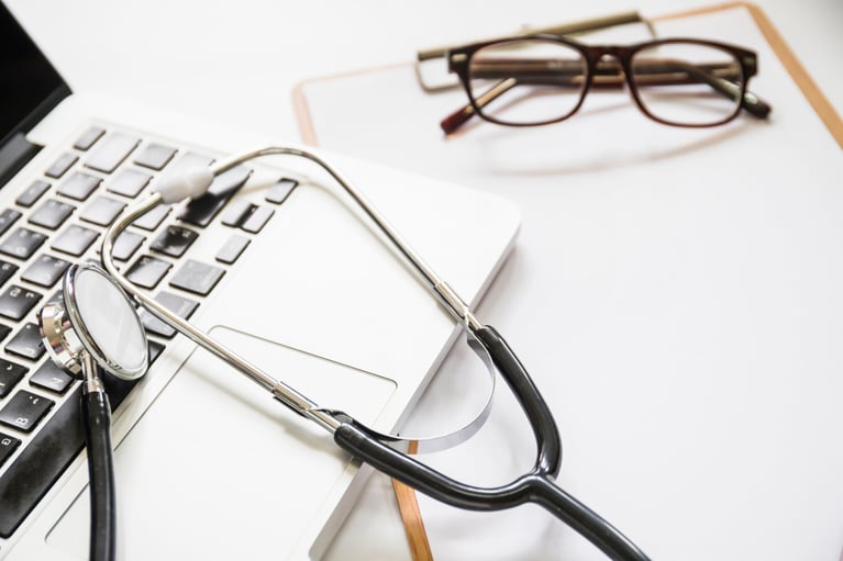 stethoscope-laptop-with-clipboard-eyeglasses